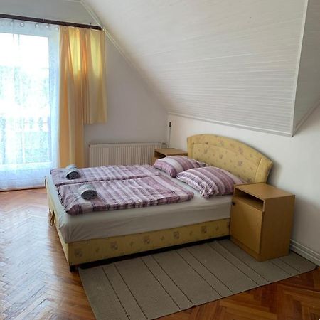 Kriszta Apartmanhaz Apartment Balatonlelle Exterior foto
