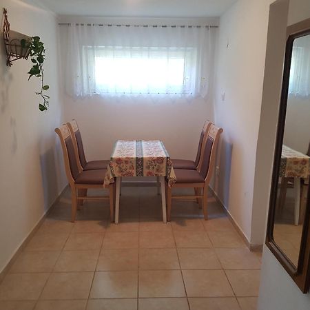 Kriszta Apartmanhaz Apartment Balatonlelle Exterior foto