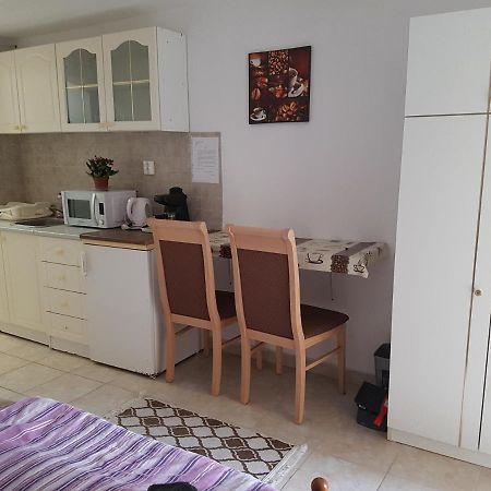 Kriszta Apartmanhaz Apartment Balatonlelle Exterior foto