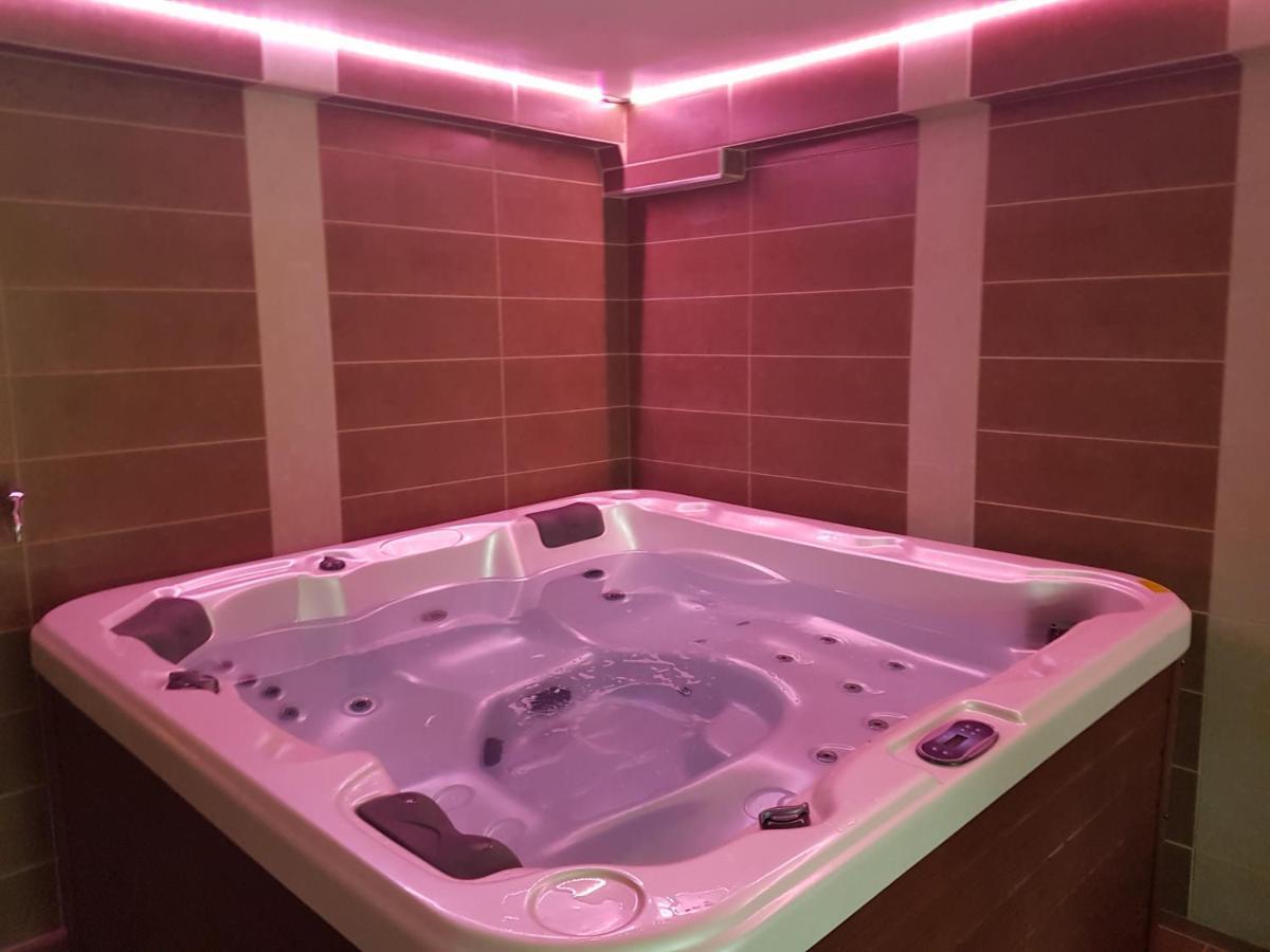Kriszta Apartmanhaz Apartment Balatonlelle Exterior foto