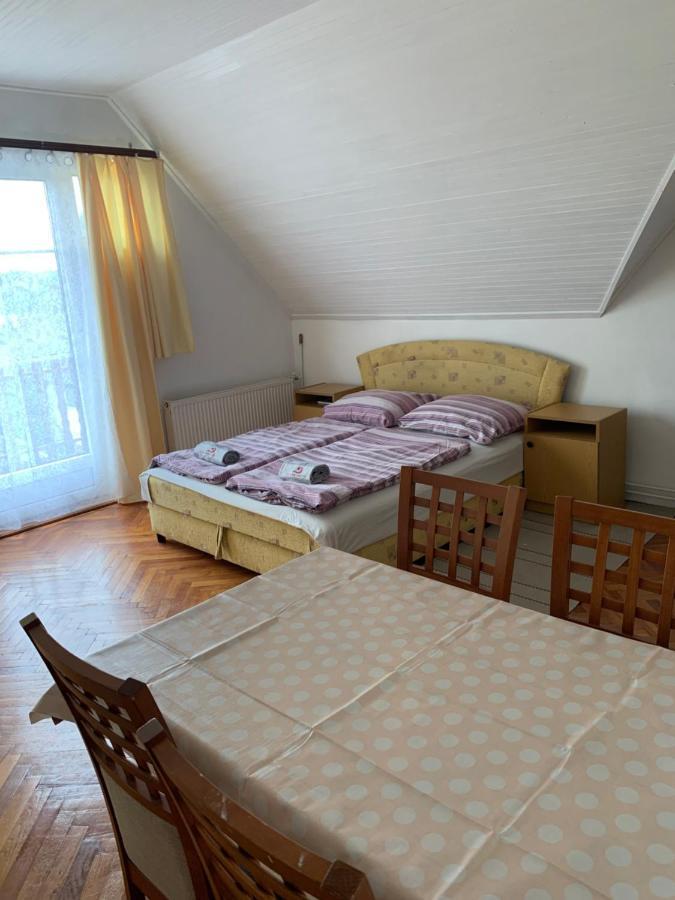 Kriszta Apartmanhaz Apartment Balatonlelle Exterior foto