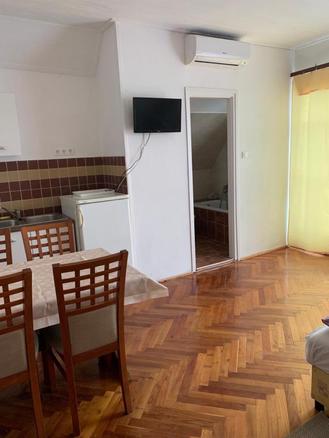 Kriszta Apartmanhaz Apartment Balatonlelle Exterior foto