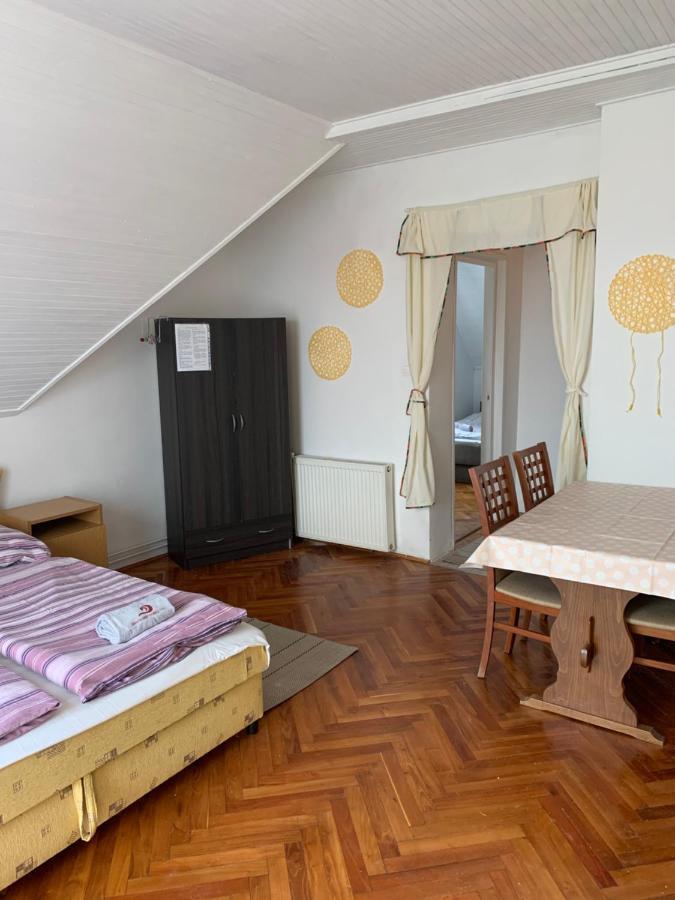 Kriszta Apartmanhaz Apartment Balatonlelle Exterior foto