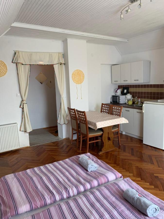 Kriszta Apartmanhaz Apartment Balatonlelle Exterior foto