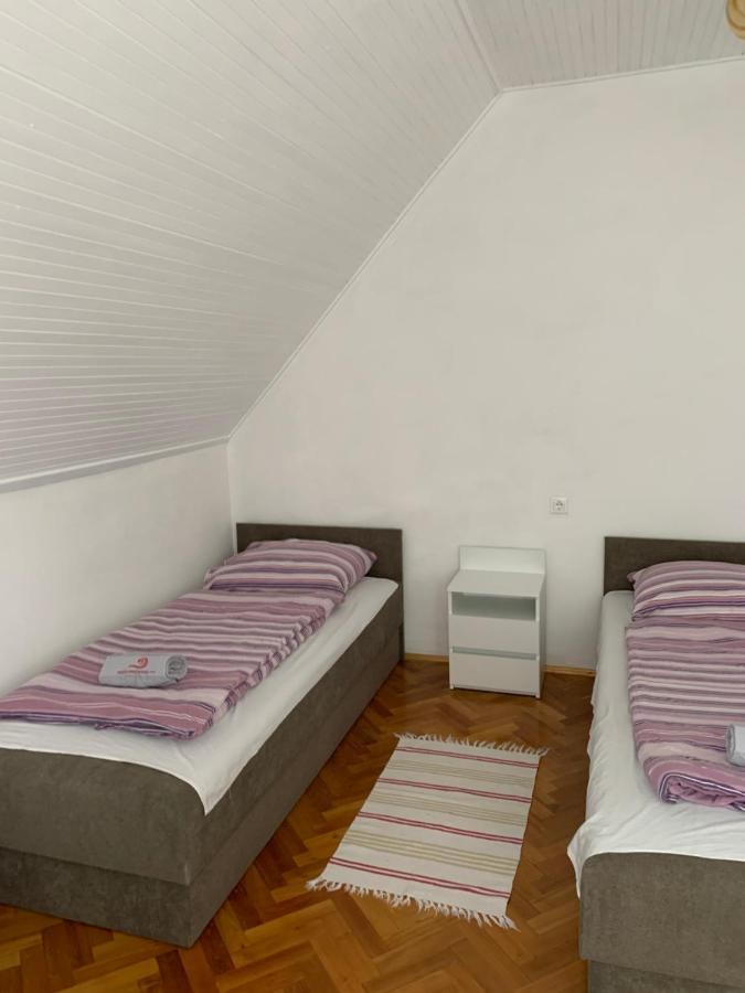 Kriszta Apartmanhaz Apartment Balatonlelle Exterior foto