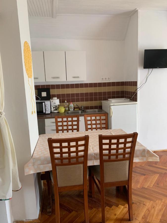 Kriszta Apartmanhaz Apartment Balatonlelle Exterior foto