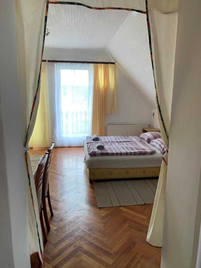 Kriszta Apartmanhaz Apartment Balatonlelle Exterior foto
