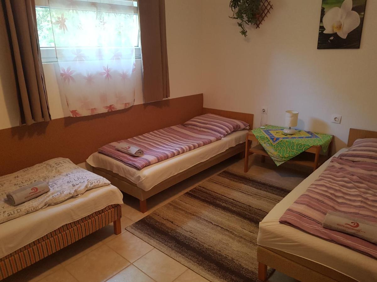 Kriszta Apartmanhaz Apartment Balatonlelle Exterior foto