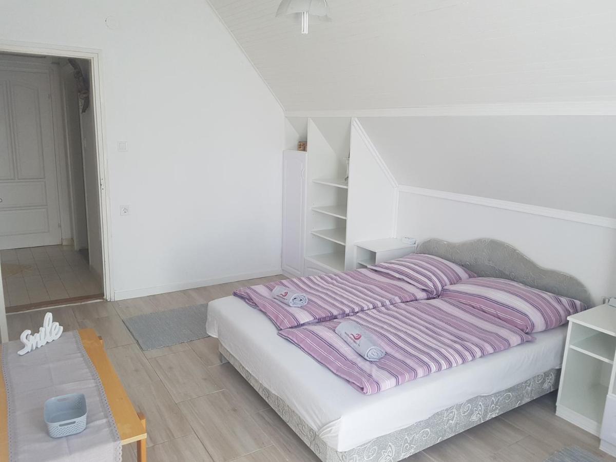 Kriszta Apartmanhaz Apartment Balatonlelle Exterior foto