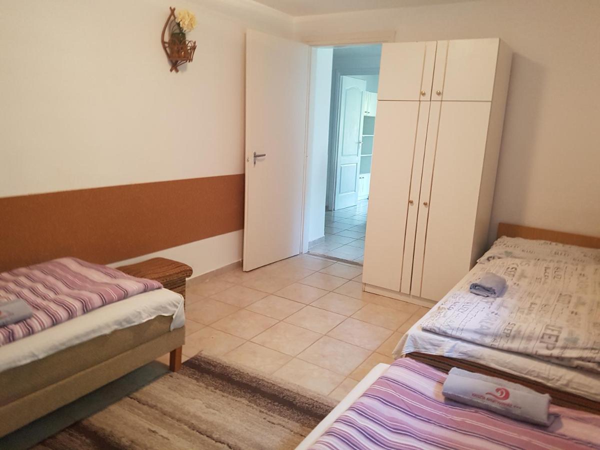 Kriszta Apartmanhaz Apartment Balatonlelle Exterior foto