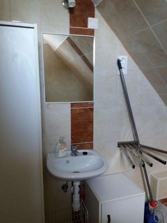 Kriszta Apartmanhaz Apartment Balatonlelle Exterior foto