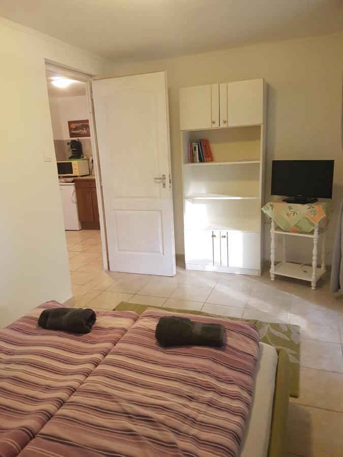 Kriszta Apartmanhaz Apartment Balatonlelle Exterior foto