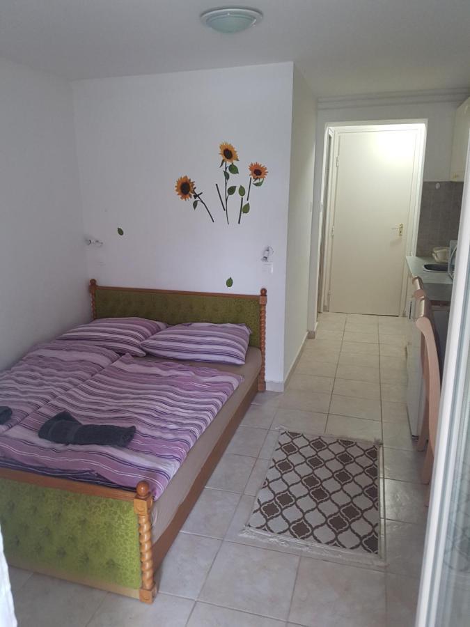 Kriszta Apartmanhaz Apartment Balatonlelle Exterior foto