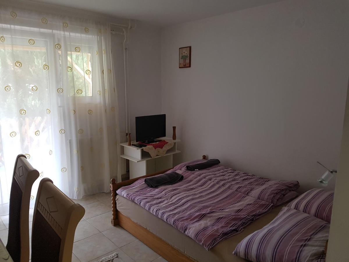 Kriszta Apartmanhaz Apartment Balatonlelle Exterior foto