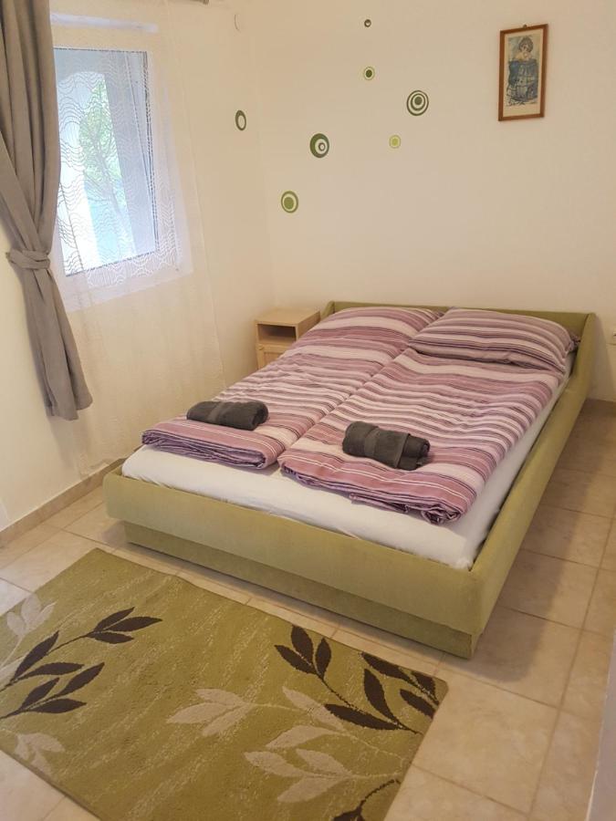 Kriszta Apartmanhaz Apartment Balatonlelle Exterior foto