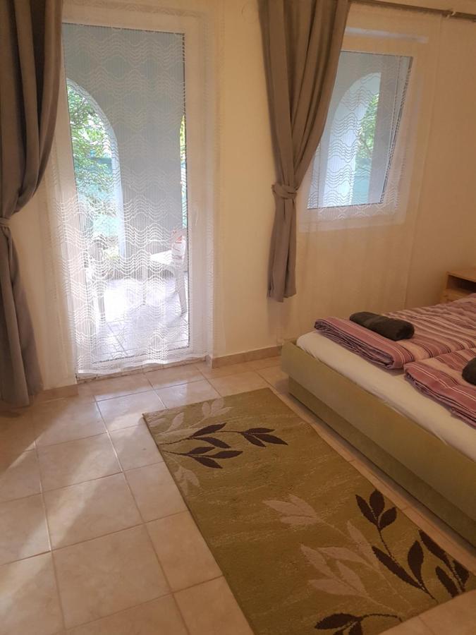 Kriszta Apartmanhaz Apartment Balatonlelle Exterior foto