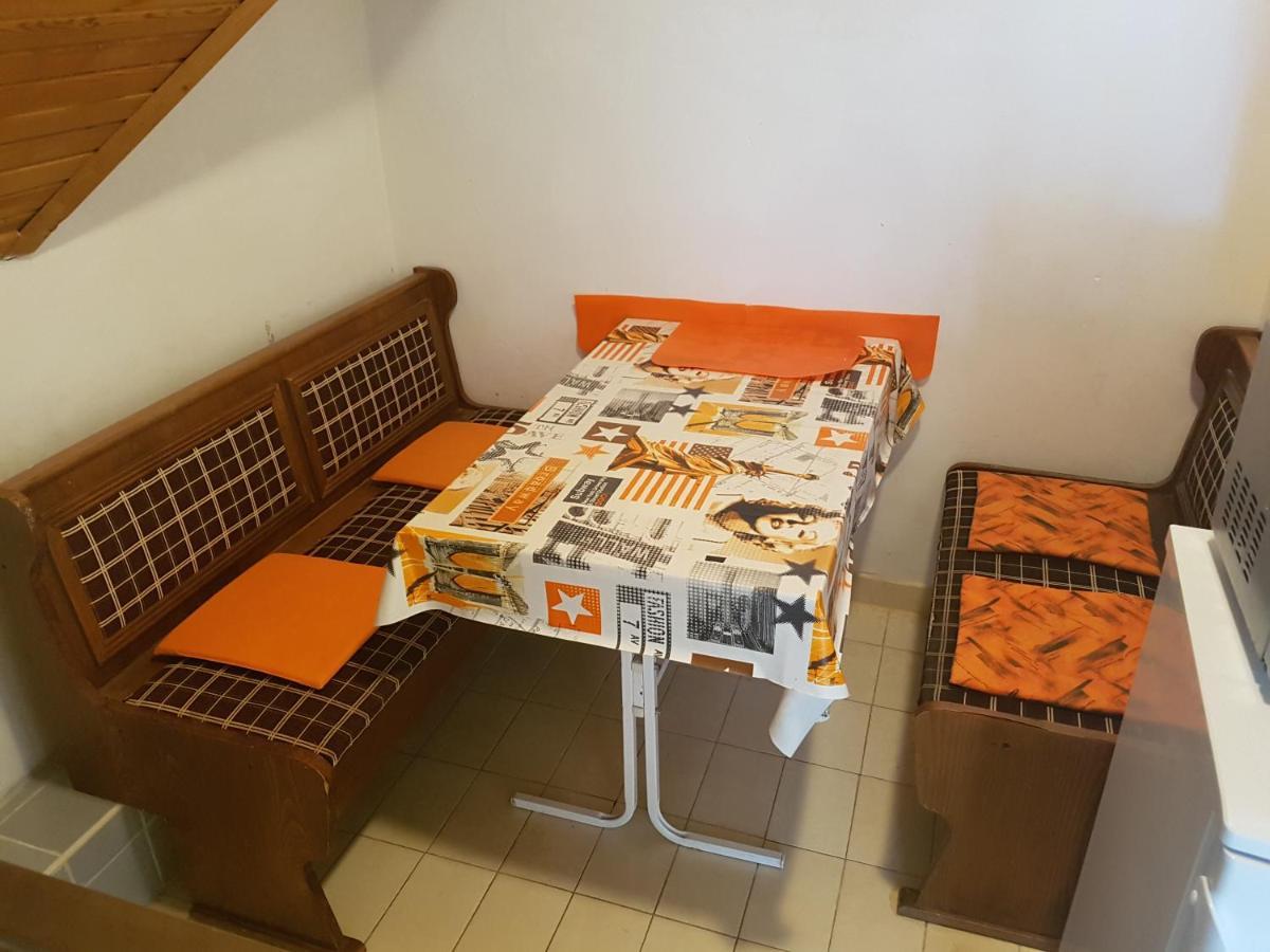 Kriszta Apartmanhaz Apartment Balatonlelle Exterior foto