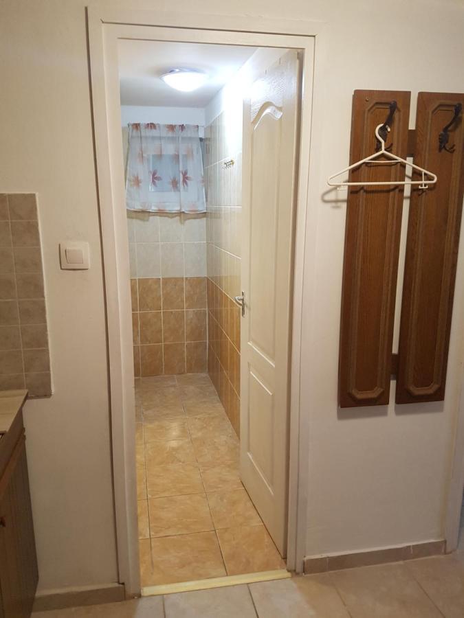 Kriszta Apartmanhaz Apartment Balatonlelle Exterior foto