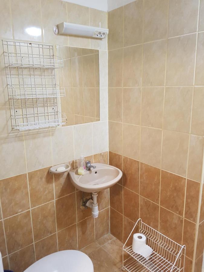 Kriszta Apartmanhaz Apartment Balatonlelle Exterior foto